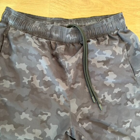 ZYIA ACTIVE Mens Black Camo Shorts Size Large Gym Active Athletic Linerless - Picture 6 of 7